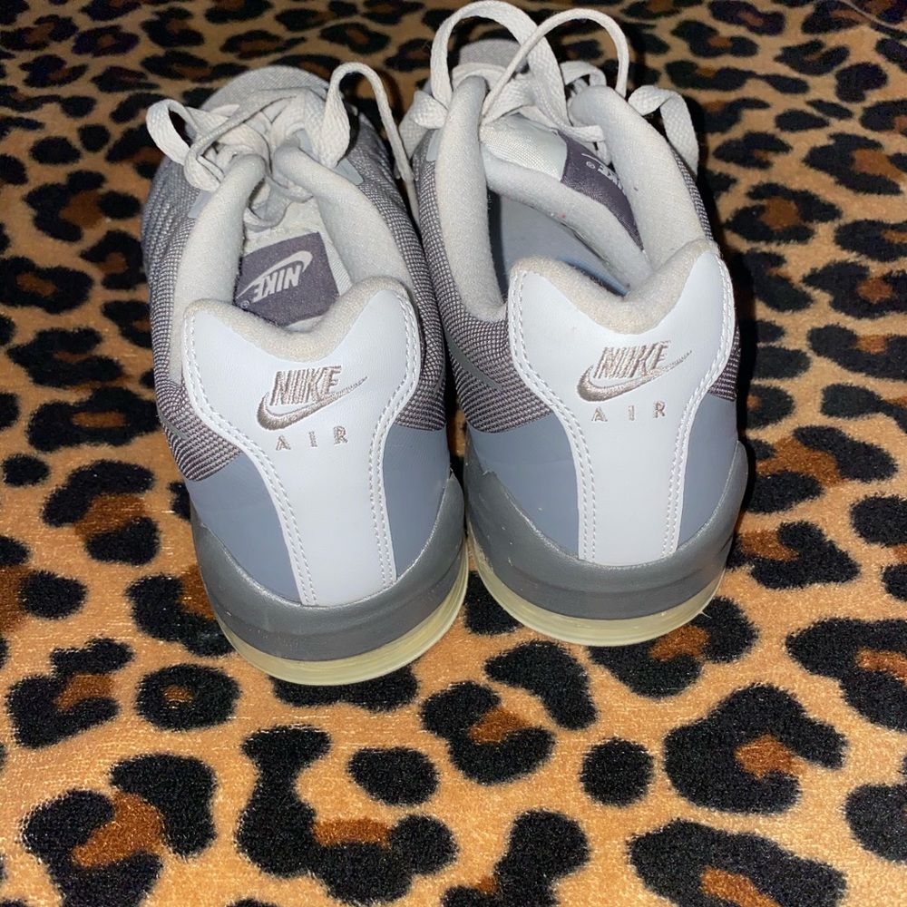 Nike shoes - Picture 2 of 4